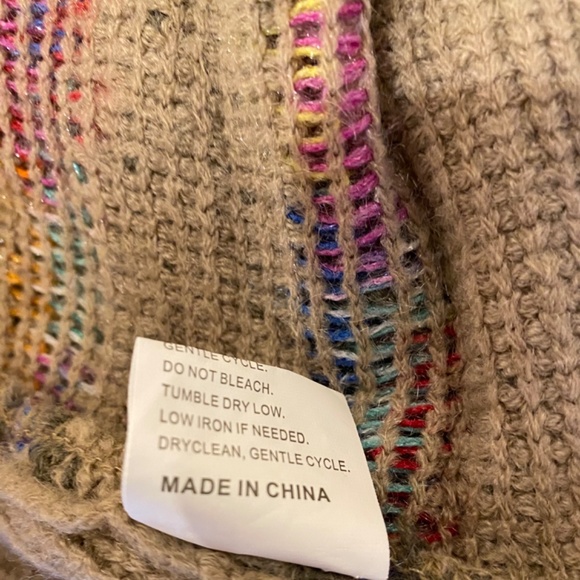 Fringe poncho - Picture 10 of 16